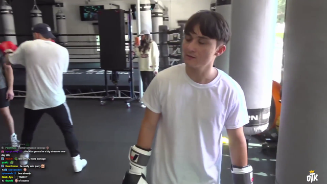 Esfand teaches Michael Reeves the Ricegum boxing technique