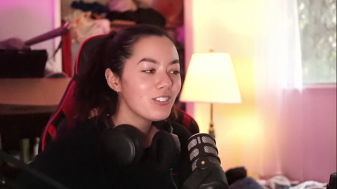 Streamer has something in her throat