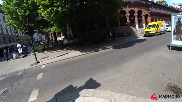 Knut encounters a "coca" salesman in Oslo