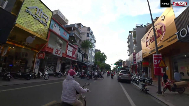How to cross the street in Vietnam monkaW