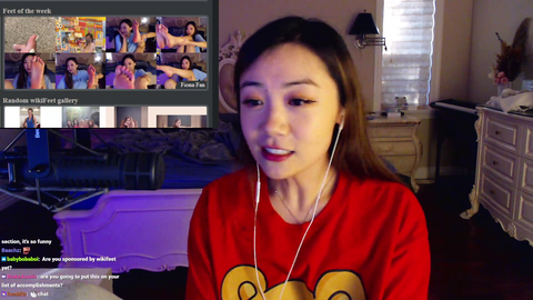 feetgirl gives a speech for being feet of the week