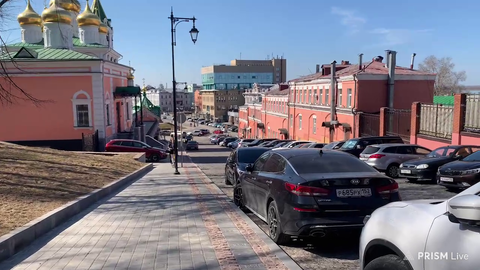 Streamer accidentally films girls hitting a car, triggering its alarm