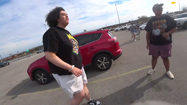 Zoil bullies a small child