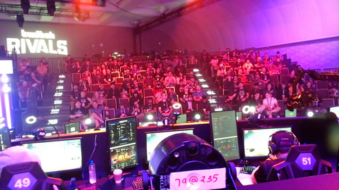 xQc controls the crowd.