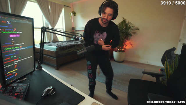cyr describes the fight during kickball between him and Sodapoppin in detail