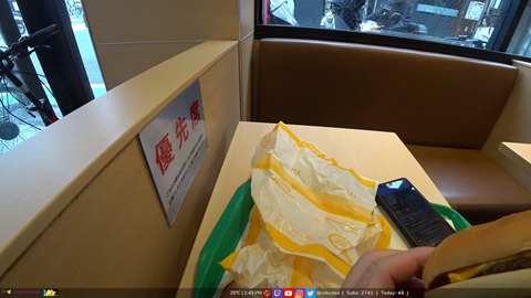 Rob's very normal way of eating a cheeseburger