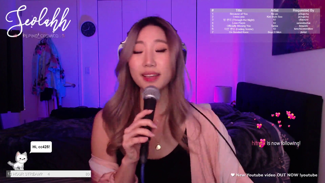 CashApp raids a 100 viewer musician & she starts singing because she can't deal with the nerves