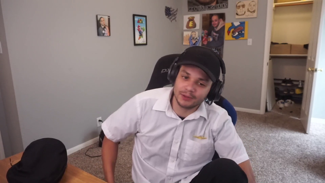Erobb shows off the TSM signing bonus