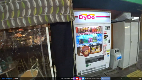 robcdee startles a customer