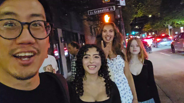 Streamer teaches Candian women how to say "Hello" in Chinese