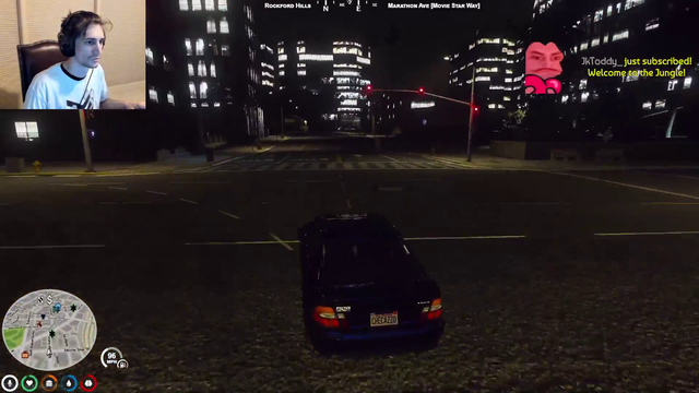 xQc forgot the seatbelt while driving away from cops