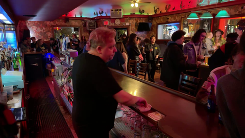 Livestream catches somebody casually stealing tip money off the bar