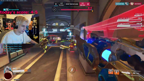 xQc's teammate is distracted