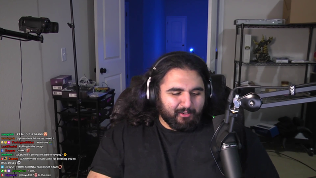 Esfand googles his net worth.