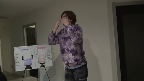 xQc Attempts To Portray Obama In Charades