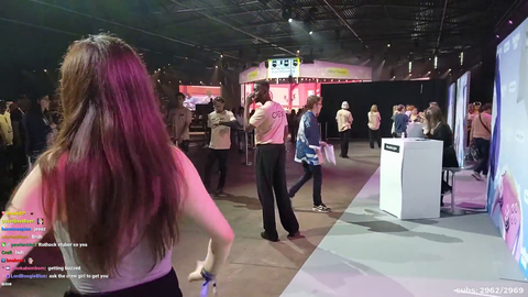 Fanfan crushing on the TwitchCon Crew Girl