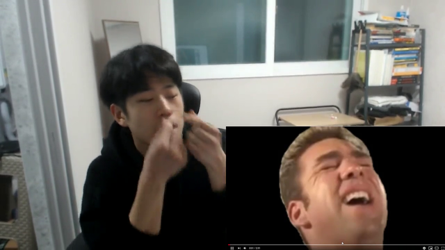 Korean Streamer does AssClap with his nose