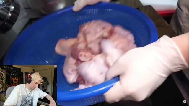 xQc showing foood during ramadan LULW