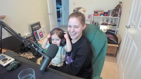 Dodger's daughter Clarke singing Jingle Bells