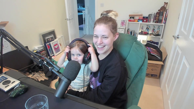 Dodger's daughter Clarke singing Jingle Bells