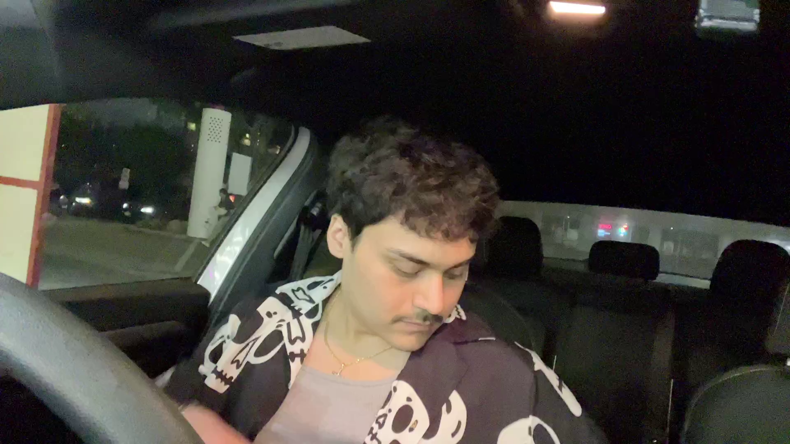 Mundillou Gets Robbed by L.A. Scammer