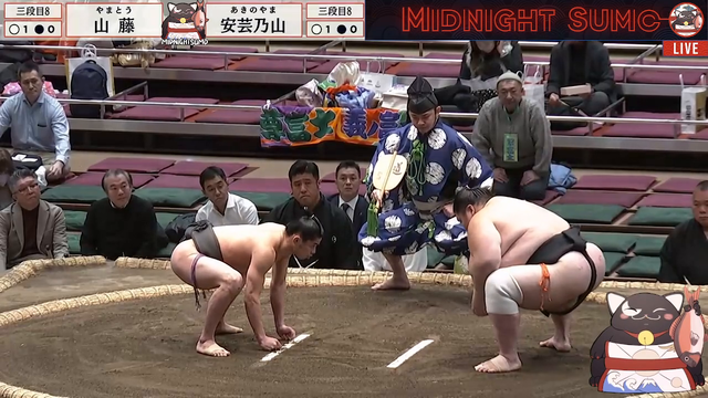 Sumo wrestlers battle each other with huge size discrepancy