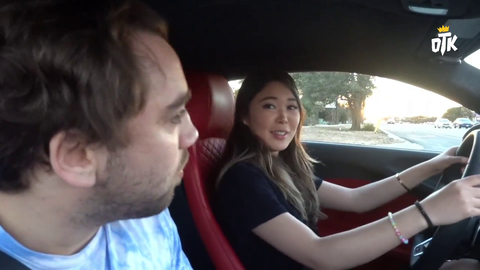 Extraemily roasts Mizkif's car