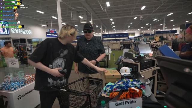 Jessie and Xqc roasting each other in check out line