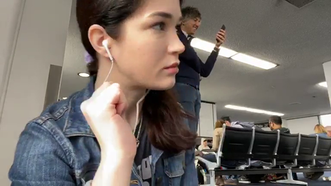 Things go from weird to wholesome for OfficialEvelynClaire at the airport
