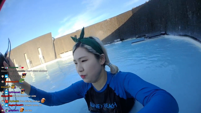 HAchubby drops phone in hot spring