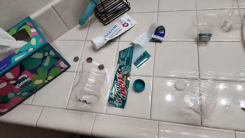 Streamer locks himself out of his room, spends 8 hours using bobby pins and paperclips attempting to pick lock until succeeding using a water bottle