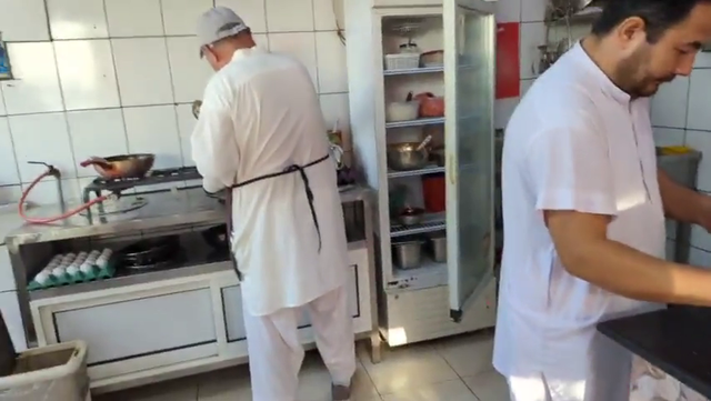 American guy in Saudi Arabia drops F bombs multiple times on Afghani Restaurant Owner