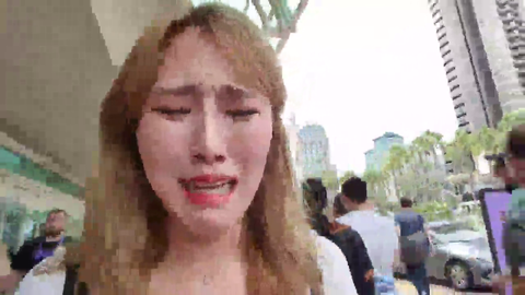 Streamer cries because she has to pee