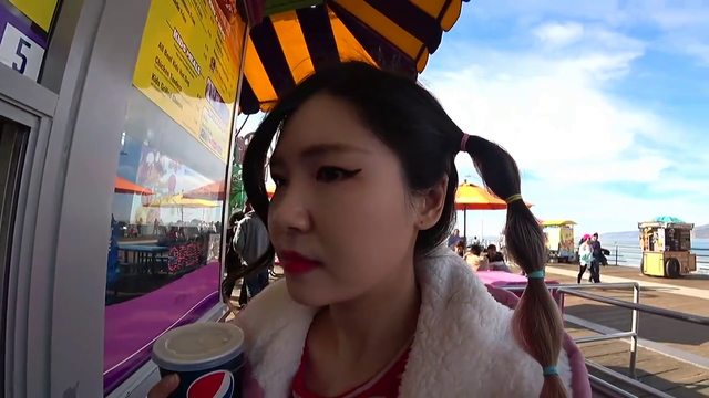 Korean Karen wants no pickles on hamburger