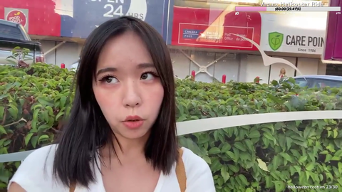 Karen bullies streamer for having arts degree