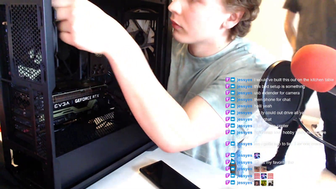 the mic arm placement is impeccable