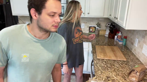 One of Erobb's viewers keep sending them food and they're sick of it