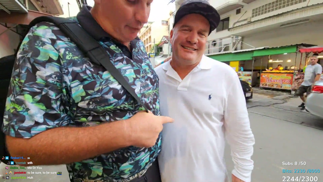 Thai IRL streamer exploring Pattaya gets sniped