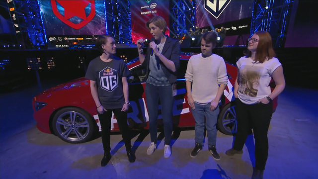 crowd goes nuts for OG
