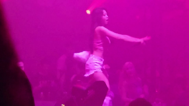 Waterlynn takes us into a club in China