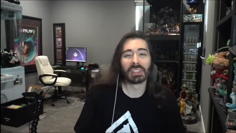 MoistCr1TiKaL CLAPS BACK at Lav Lune