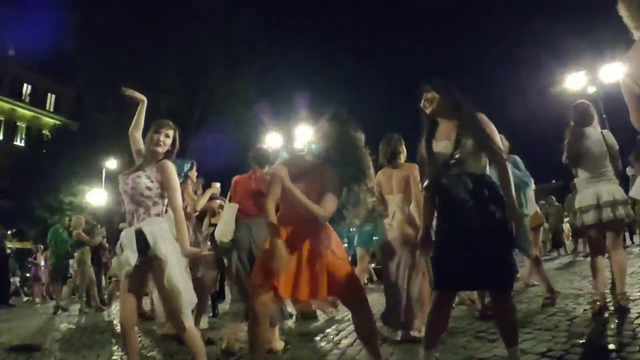 Yuggie_TV - Yuggie starts Reggae Dance Party