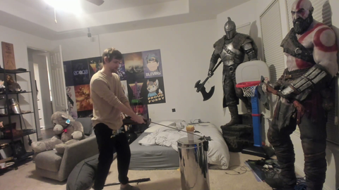 Soda tries to cut a fruit with a Katana