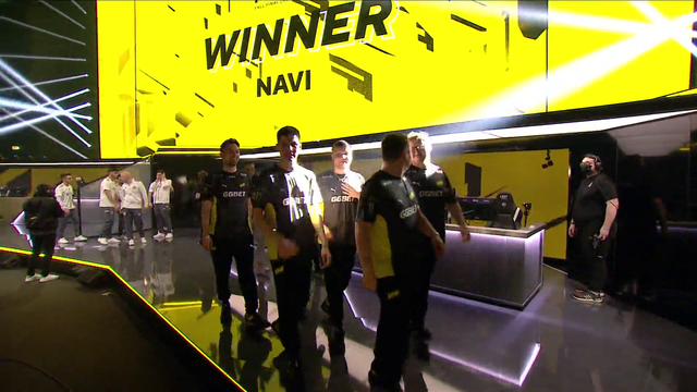 NAVI Lifting The Trophy