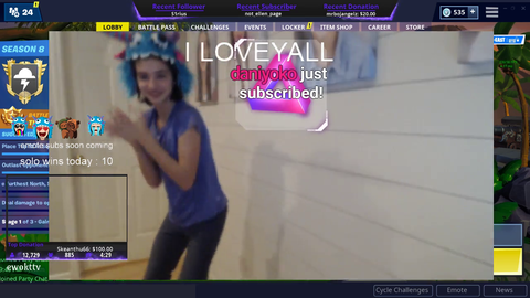 Mizkif and his Viewers Gift hundreds of Subs to Pro Deaf Girl