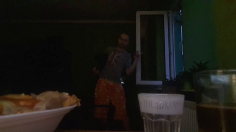 Streamer throws monitor out the window.