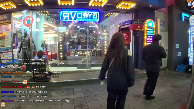 frightening streamer makes people go backwards