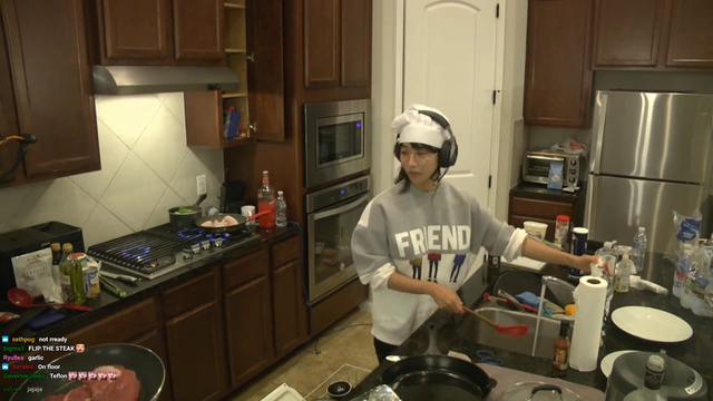 Esfand flips his big juicy meat for Jinny