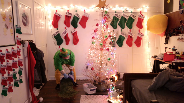 🎄233,064 pine needles plucked one-by-one during 13-day charity stream that raised enough for 26,840 meals for Feeding America™