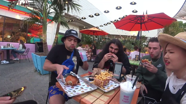 Mizkif turns Hachubby into a vegan